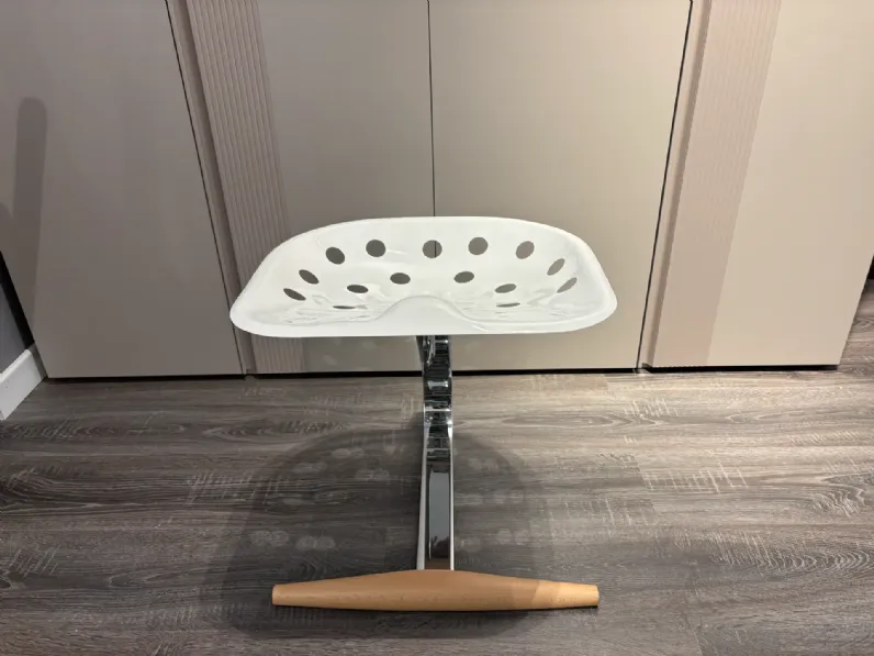 Sgabello Mezzadro Zanotta a prezzo ribassato  approfittane ora!