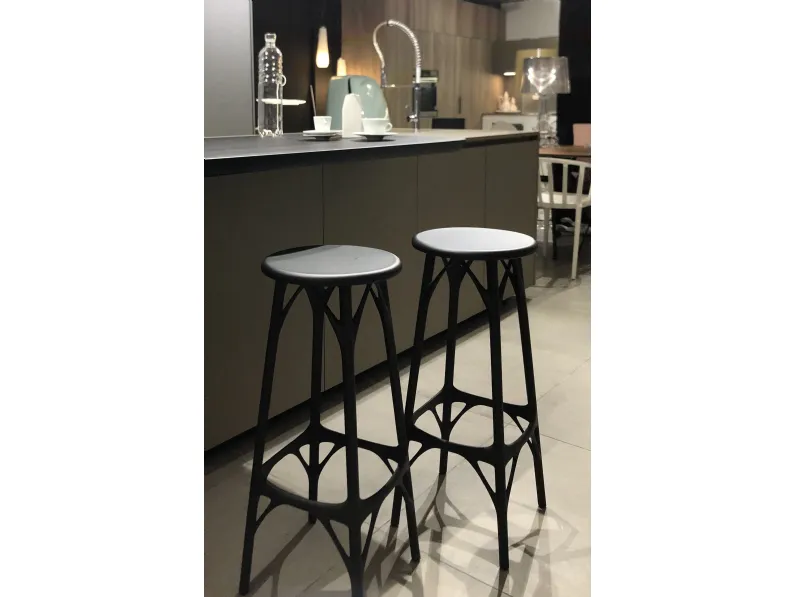 Sgabello con 4 gambe A.i. stool light Kartell a prezzi outlet