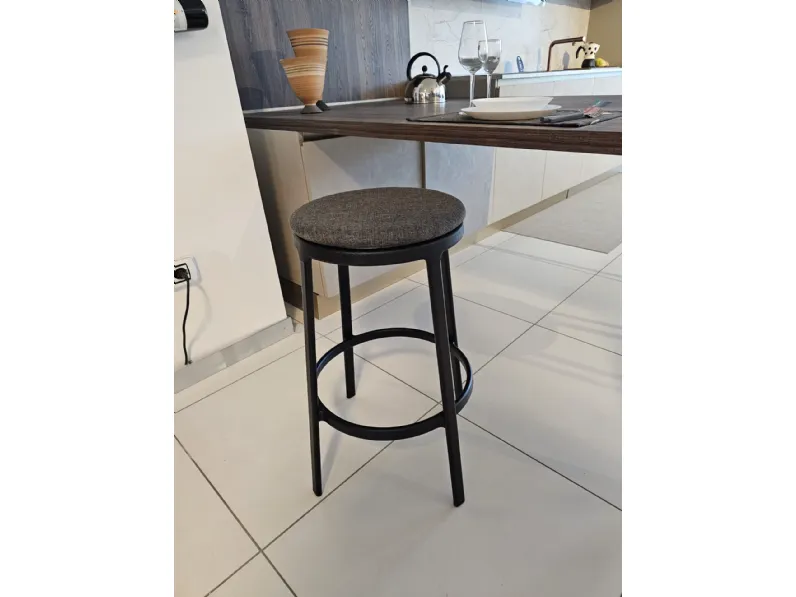 Sgabello Round  Infiniti con 4 gambe a prezzo scontato