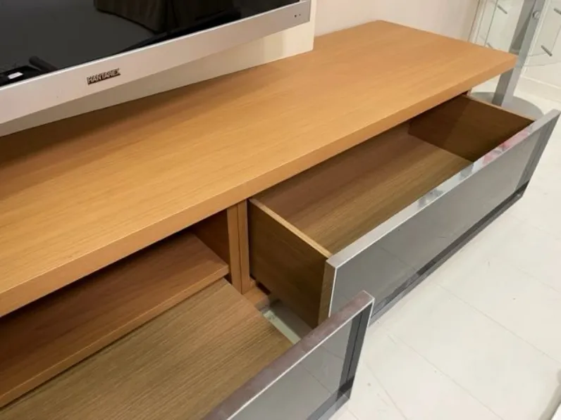 Outlet: Composizione Pass Molteni&C per soggiorno. Design moderno ed elegante.
