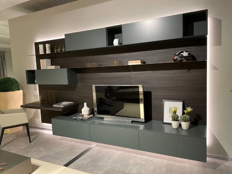 Soggiorno completo modello Living con boiserie di Novamobili in Offerta Outlet