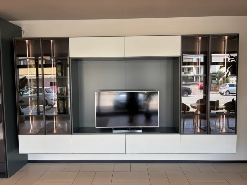 Soggiorno completo modello Componibile wall30 sospesa in stile moderno di Novamobili a PREZZI OUTLET  approfittane ora!