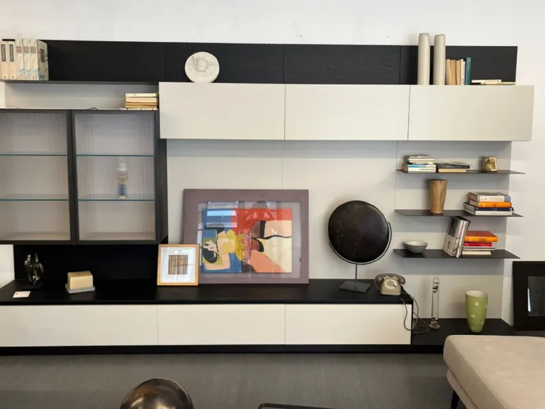 Composizione per il soggiorno modello Living di Novamobili a prezzo scontato