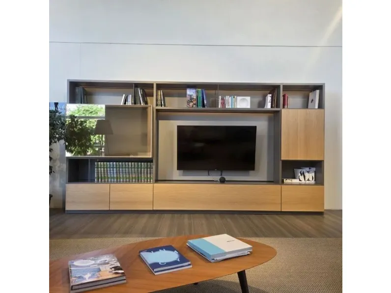 Composizione per il soggiorno modello Soggiorno componibile molteni&c. 505 di Molteni & c a prezzo Outlet