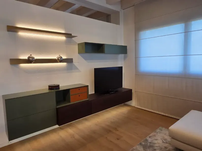 Soggiorno completo Soggiorno living sospeso   di Novamobili in legno in Offerta Outlet