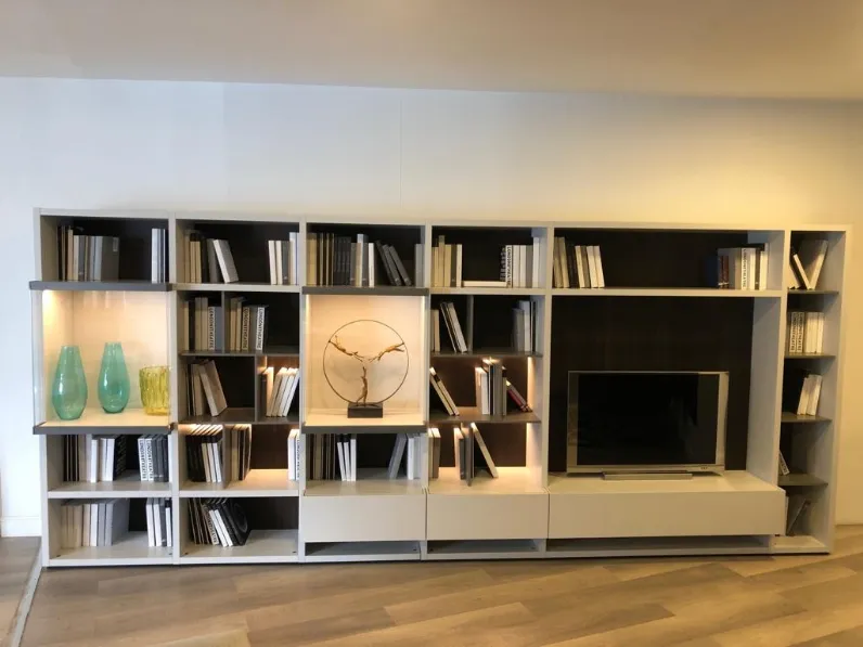 Parete attrezzata Wall system del brand Poliform con uno sconto esclusivo