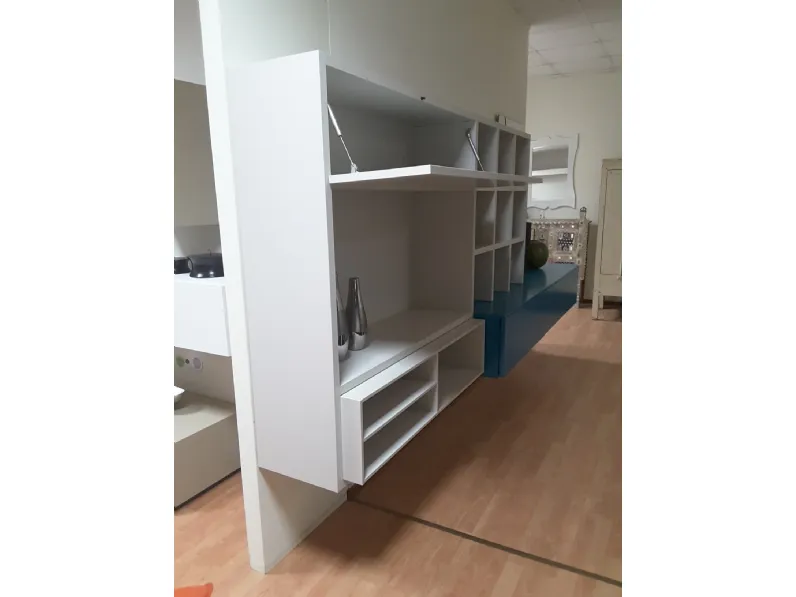 Parete attrezzata Living system di Novamobili scontata del 70%
