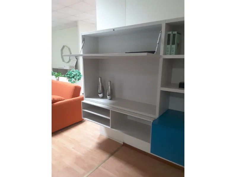 Parete attrezzata Living system di Novamobili scontata del 70%