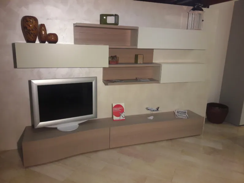 Composizione porta TV Napol in offerta finitura olmo perla e laccato canapa