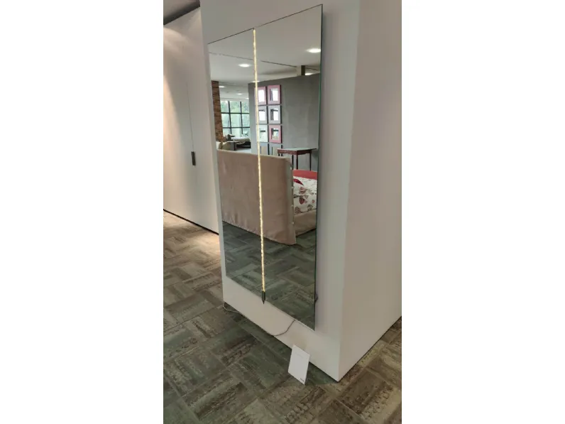 Specchio moderno Figaro in OFFERTA OUTLET! Un tocco di modernità per la tua casa.