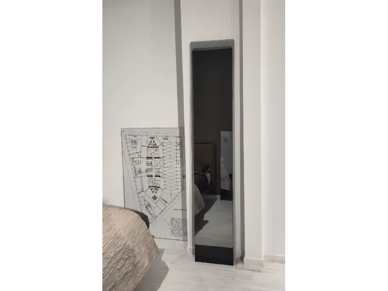 Specchio moderna Hide di Pezzani in Offerta Outlet