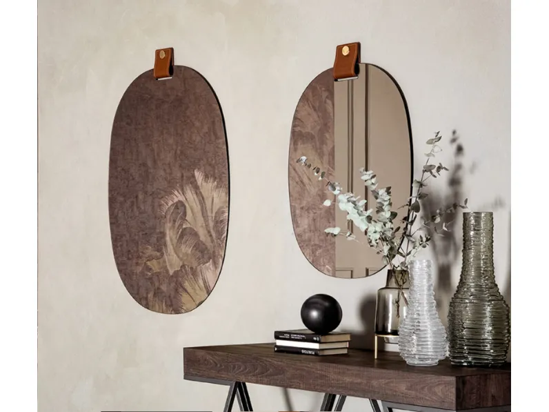 Scopri la specchiera Belty di Tonin Casa: un'offerta imperdibile! Stile moderno ed eleganza per un arredo prezioso.