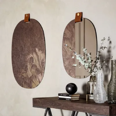 Scopri la specchiera Belty di Tonin Casa: un'offerta imperdibile! Stile moderno ed eleganza per un arredo prezioso.