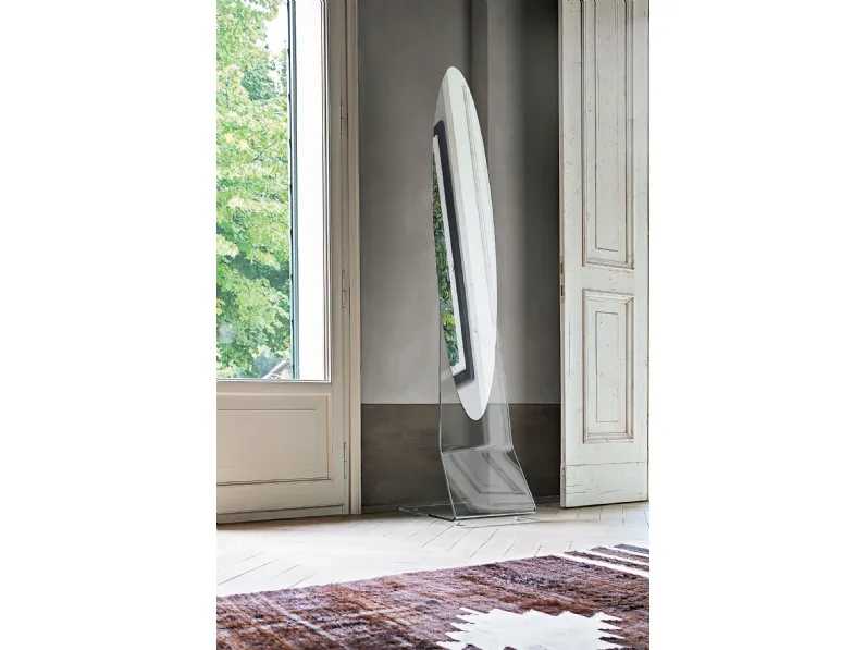 Un architetto progetta edifici e spazi pubblici. Utilizza la sua creativit e competenze tecniche per creare ambienti sicuri, funzionali e belli. Si assicura che i progetti soddisfino le esigenze dei clienti e rispettino le normative vigenti.