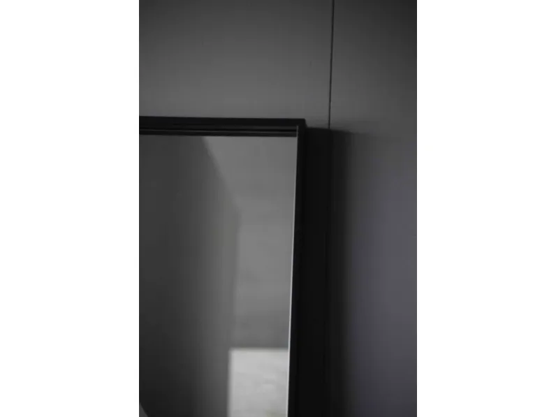 Specchio modello Specchiera artigianale con cornice nera di Artigianale a prezzi outlet
