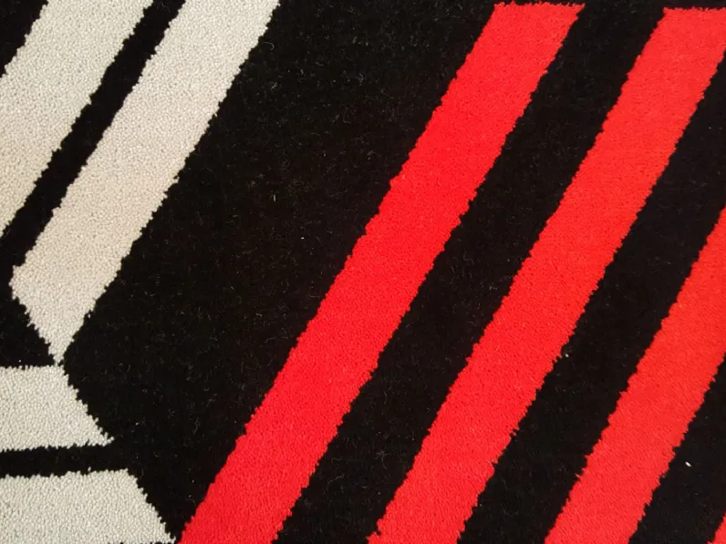 Tappeto moderno Red lines ege Artigianale a prezzo scontato
