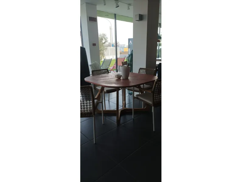 Tavolo da giardino Tavolo mod. corinto a marchio Rosasplendiani a prezzo ribassato