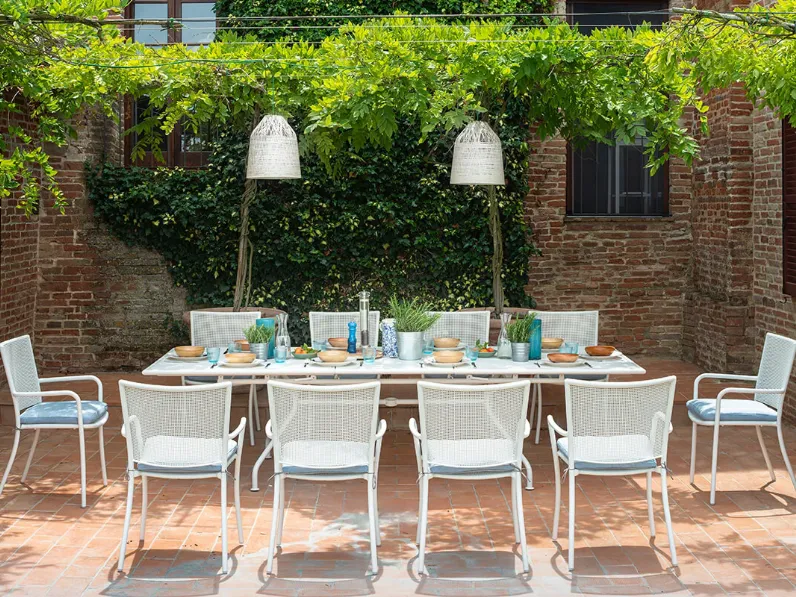 Tavolo modello Athena tavolo con sedie per l'esterno Emu in Offerta Outlet 