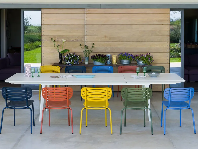 Tavolo modello Plus4 allungabile per l'esterno Emu a prezzo scontato 