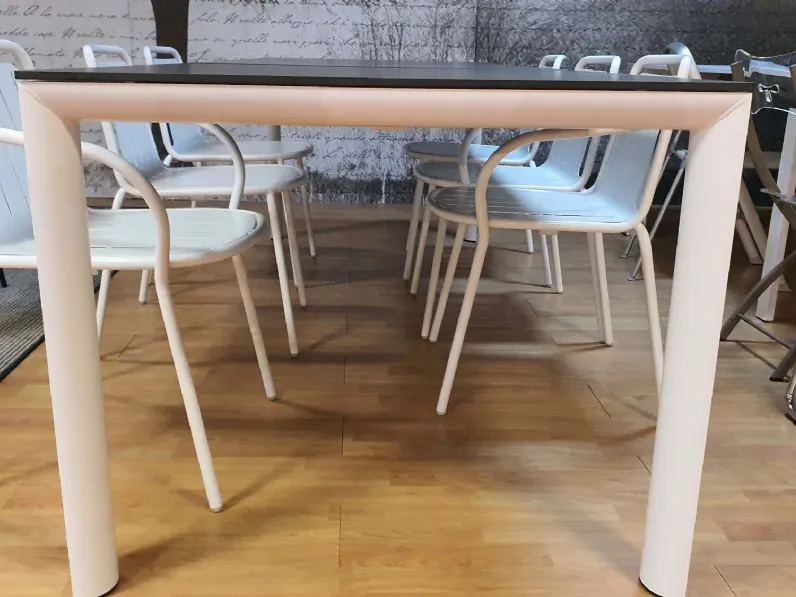 Tavolo per l'esterno modello Dorian Connubia a prezzi convenienti