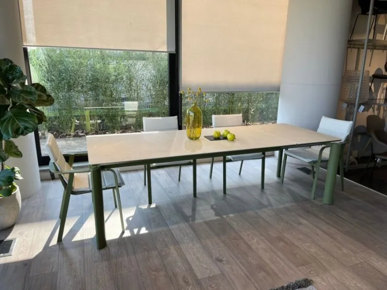 Tavolo per l'esterno modello Gruppo tavoli e sedute outdoor milo Talenti a prezzi convenienti