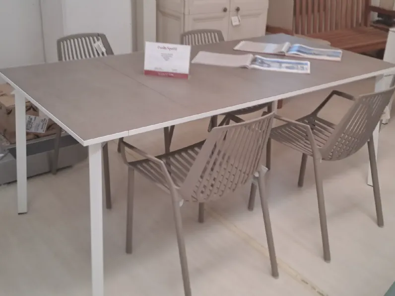 Tavolo da giardino modello Fast Emu in offerta