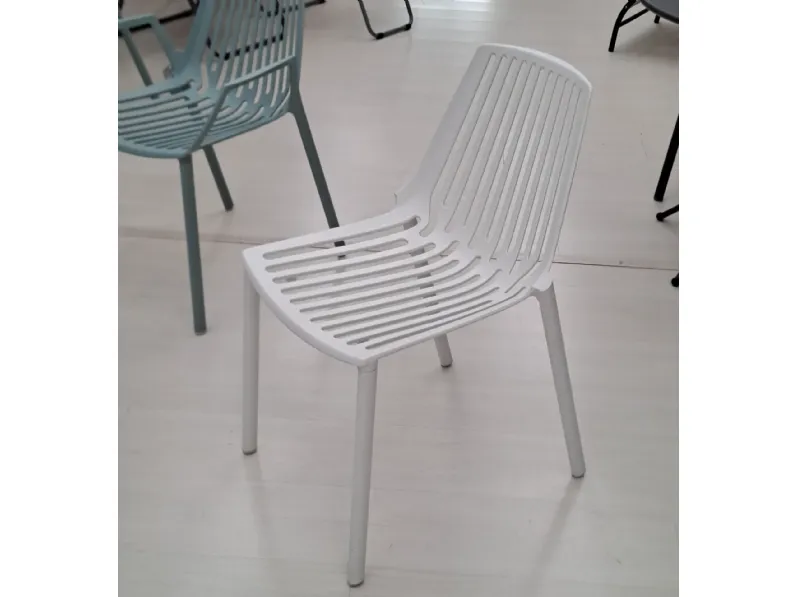 Tavolo da giardino modello Fast Emu in offerta