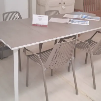Tavolo da giardino modello Fast Emu in offerta