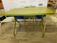 Tavolo da giardino modello Solid Emu con forte sconto