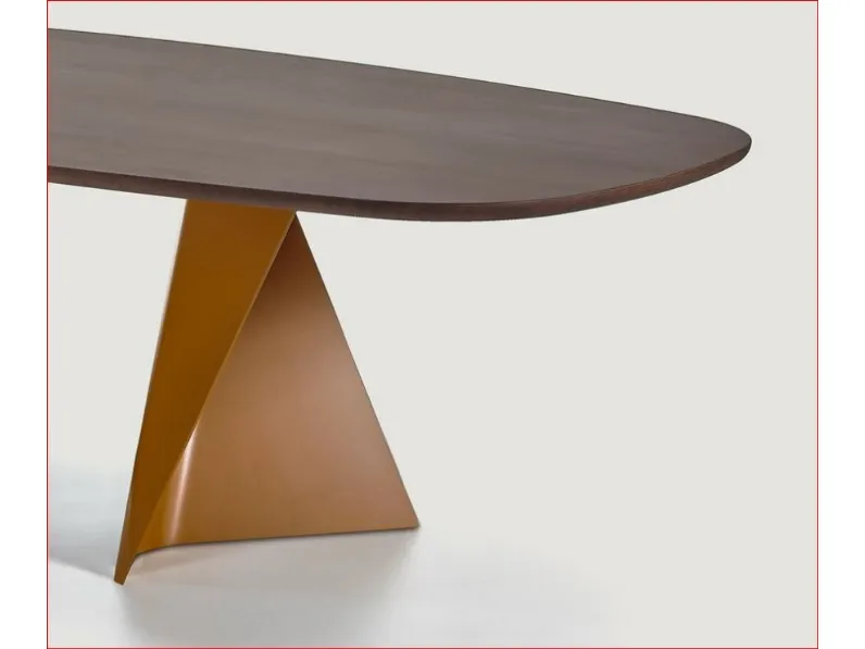 Outlet: Tavolo in legno ellittico Blow ovale. Esclusiva offerta!