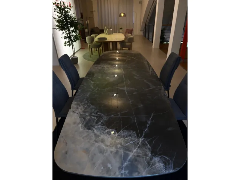 Tavolo ovale in ceramica Calla di Calligaris in Offerta Outlet 