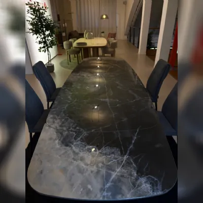 Tavolo ovale in ceramica Calla di Calligaris in Offerta Outlet 