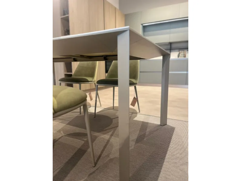 Tavolo fisso Akashi Midj a soli 1945 Euro