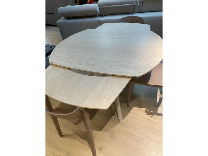 Tavolo in ceramica ovale Logan Ingenia a prezzo ribassato