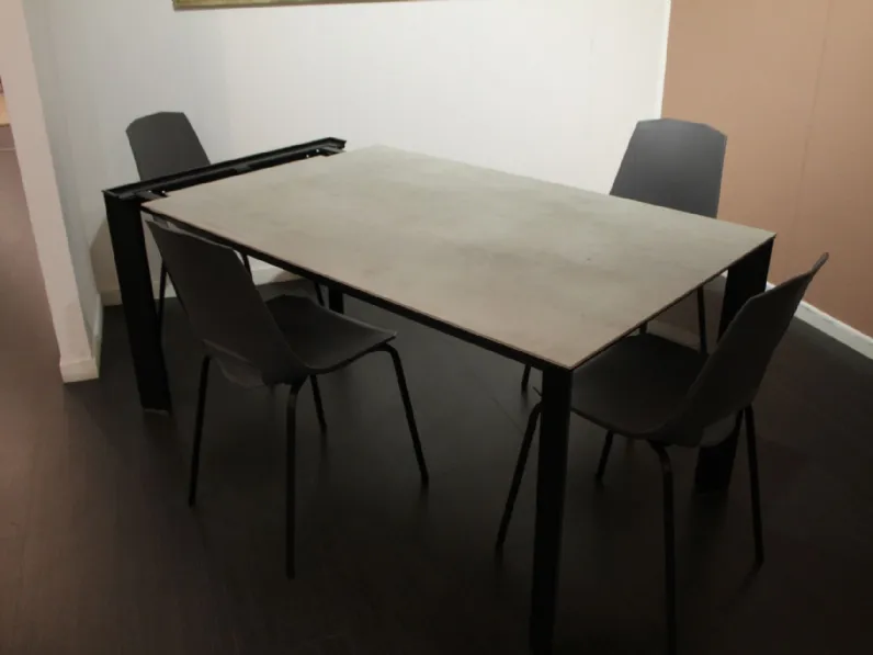 Tavolo rettangolare mod. Diamante Point House, allungabile, scontato del 45%.