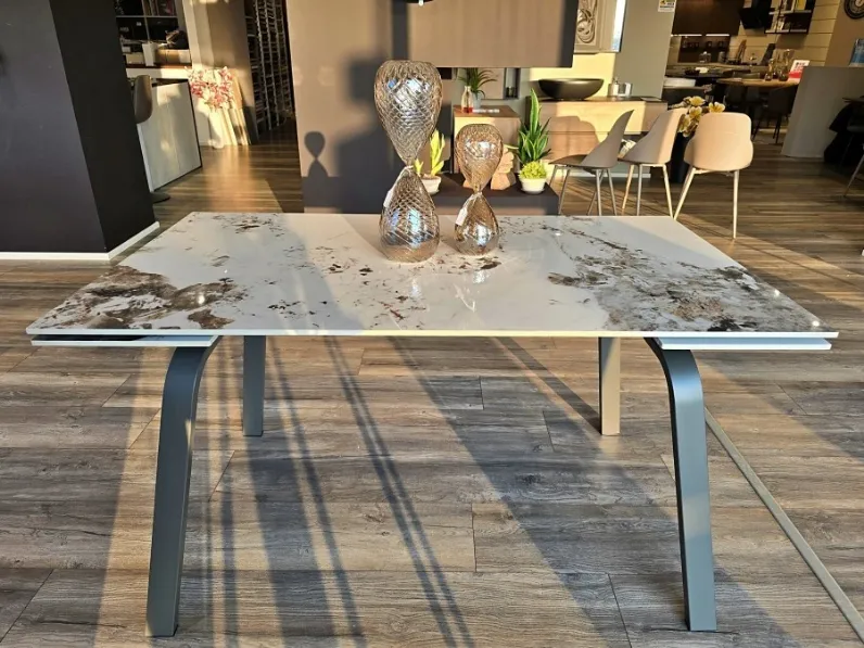 Tavolo in ceramica rettangolare Nick Artigianale a prezzo scontato