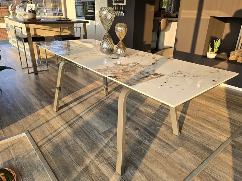 Tavolo in ceramica rettangolare Nick Artigianale a prezzo scontato