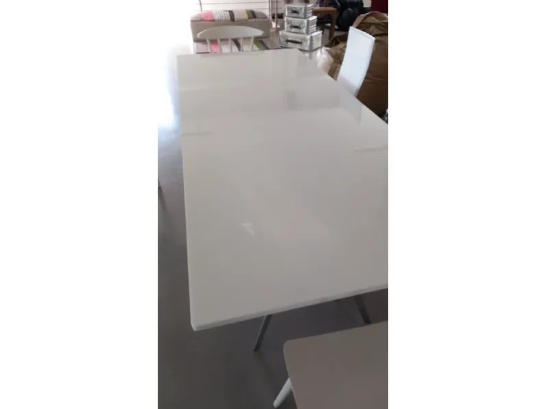 Tavolo in vetro rettangolare Baguette Magis in offerta outlet