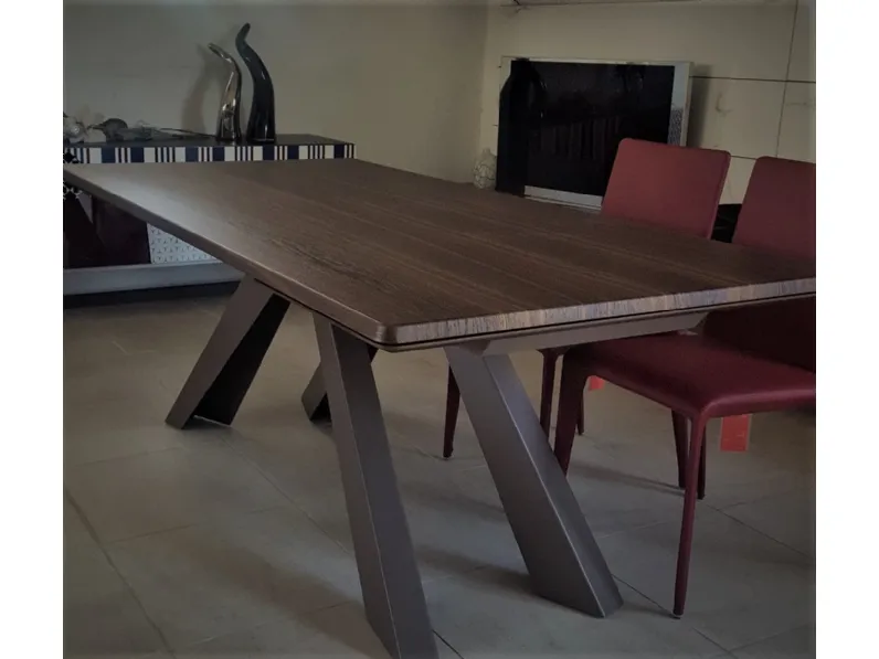 Scopri il Tavolo Big Table Bonaldo in legno allungabile scontato del 38%!