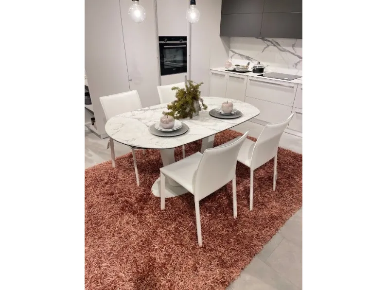 Tavolo ovale allungabile in ceramica SCONTATO! Ottimo per la tua casa. Disponibile in diverse misure. Acquista ora!