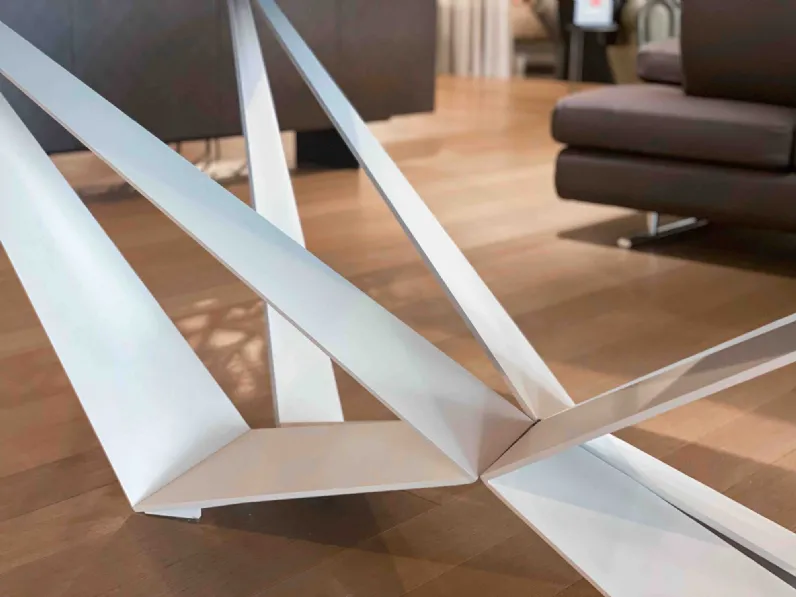 Tavolo sagomato Skorpio Cattelan italia scontato del 20%