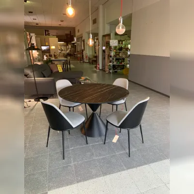 Tavolo in ceramica rotondo Clessidra Midj a prezzo ribassato