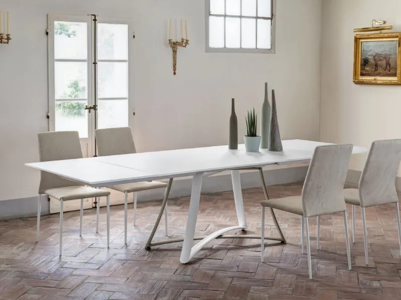Tavolo con basamento centrale Big Bangdi Ingeniain Offerta Outlet
