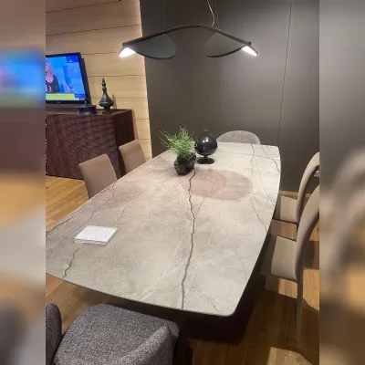 Tavolo con piano in ceramica ovale di Riflessi a PREZZO OUTLET 