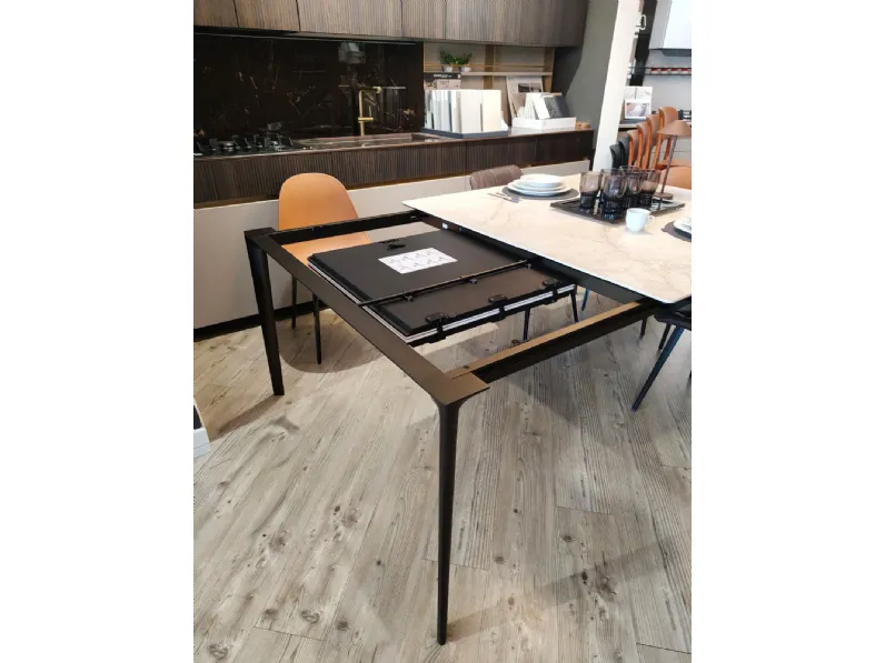 Tavolo quadrato in ceramica Boma di Calligaris in Offerta Outlet 
