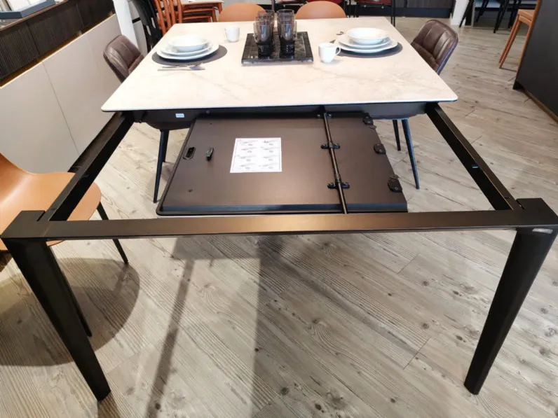 Tavolo quadrato in ceramica Boma di Calligaris in Offerta Outlet 