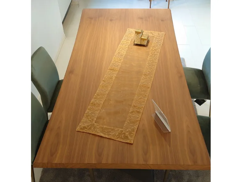 Tavolo con piano in legno sagomato di Riflessi a PREZZO OUTLET 