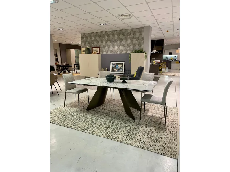 Tavolo rettangolare Orion di Connubia a prezzo riservato 