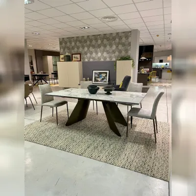 Tavolo rettangolare Orion di Connubia a prezzo riservato 