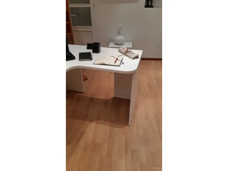 Tavolo Corner di Arredo3 scontato del 37%